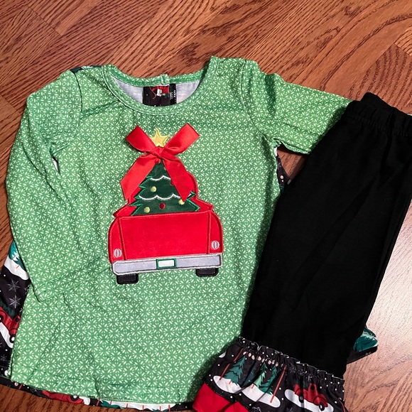 🌲Christmas Tree and A Truck🎄 - Picture 1 of 5